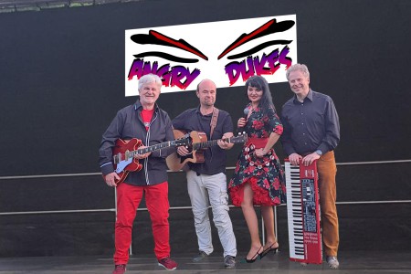 Angry-Dukes-neu - Bühnenbild